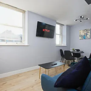 Apartment Duplex Yorkshire Penthouse - Parking, Batley
